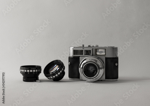 Obraz na płótnie old photo camera with photo lenses on white background w salonie