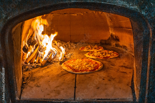 pizze in forno a legna photo