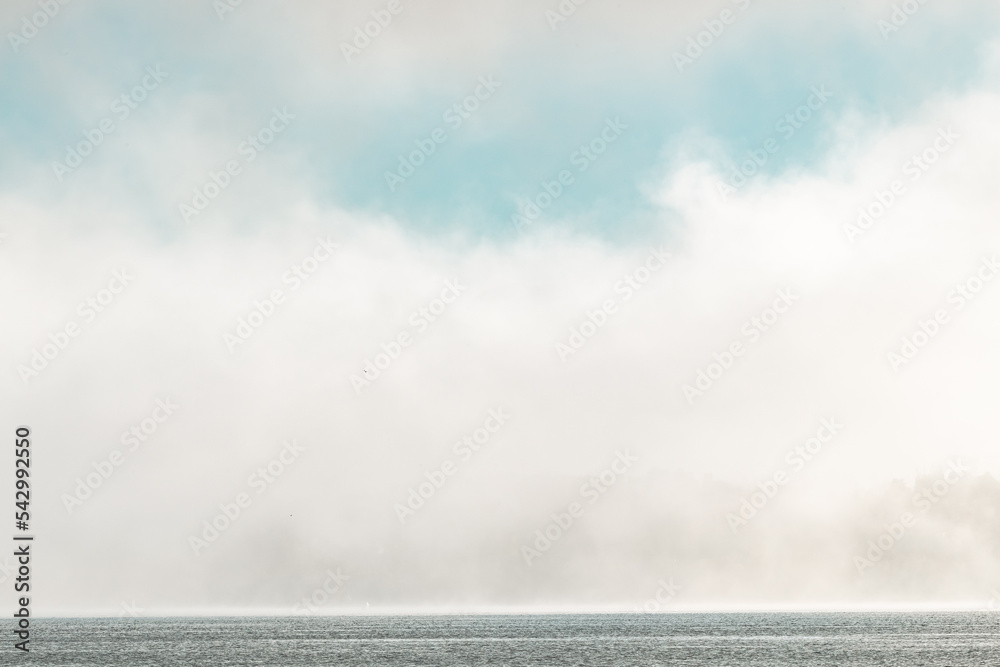 temps brumeux sur le lac Léman
