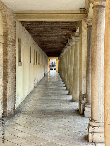 Passeggiando ed ammirando la città di Portogruaro - Italia photo