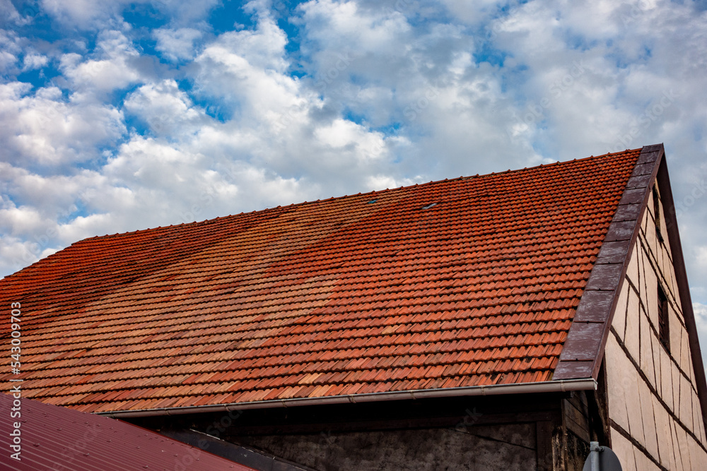 Ziegeldach am Altbau Ziegeldach am Altbau
