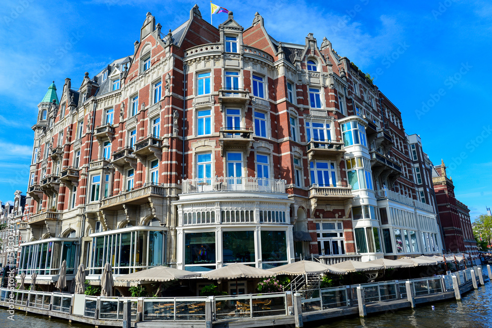 Obraz premium Denkmalgeschützte Architektur in Amsterdam