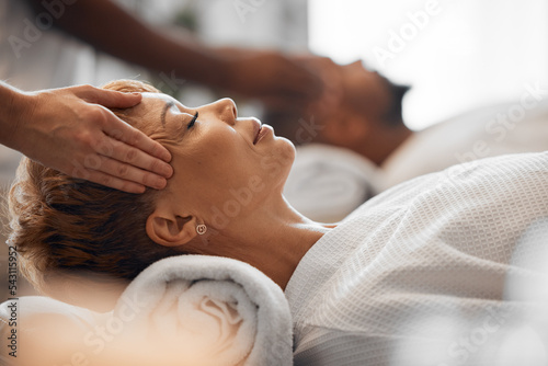 Foto Relax woman, head massage and couple spa beauty, facial wellness and luxury zen therapy for stress relief