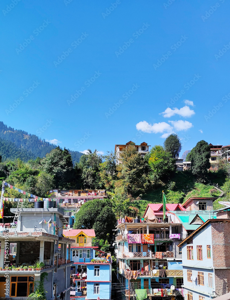 colourfull houses in Manali India