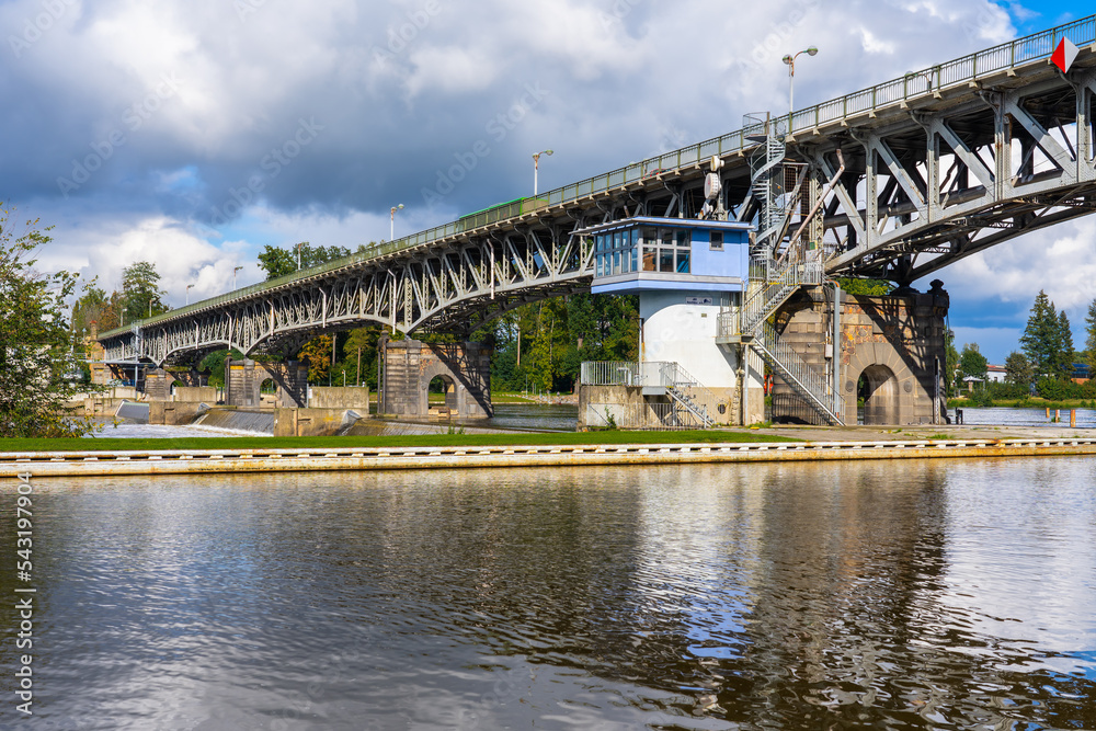 Obraz premium Road bridge over the Elbe