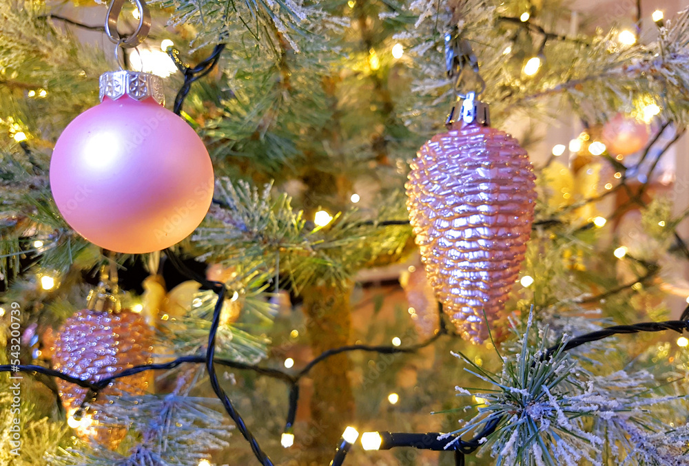 pink-and-purple-glass-ornaments-and-lights-on-a-christmas-tree-in
