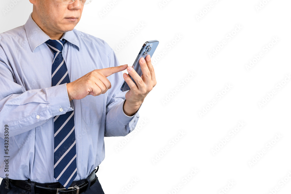 スマートフォンを操作するビジネスマン スマートフォンを操作するビジネスマン