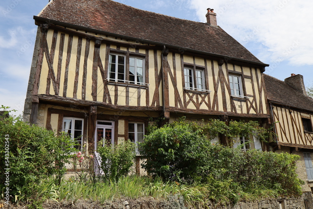 Maison typique, vue de l'extérieur, ville de Provins, département de Seine et Marne, France Maison typique, vue de l'extérieur, ville de Provins, département de Seine et Marne, France