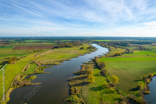 Jesienny krajobraz doliny rzeki Odry, okolice Jeleniej Góry, widok z drona © hunter76