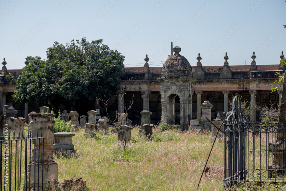 Tumbas del cementerio de Belén en dia de muertos en Guadalajara Jalisco