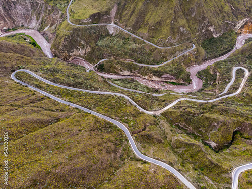 Winding road, Culebrillas © ecuadorquerido