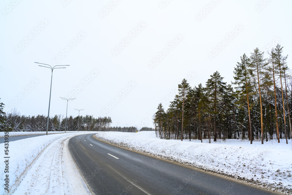 Obraz premium Winter road with snow.