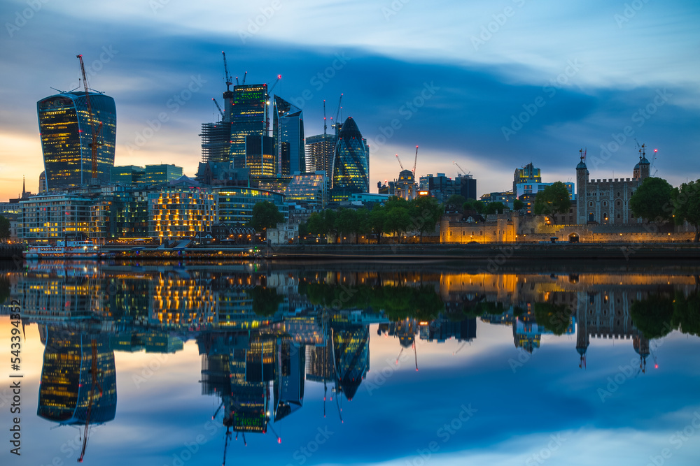 Fotografie London cityscape with reflection from river Thames during sunset