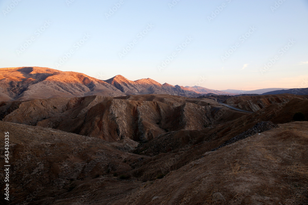 Mountains in Kurdish region between Erbil and Zab river. The geology of these strata consists of L-MioceneE Pliocene deposits