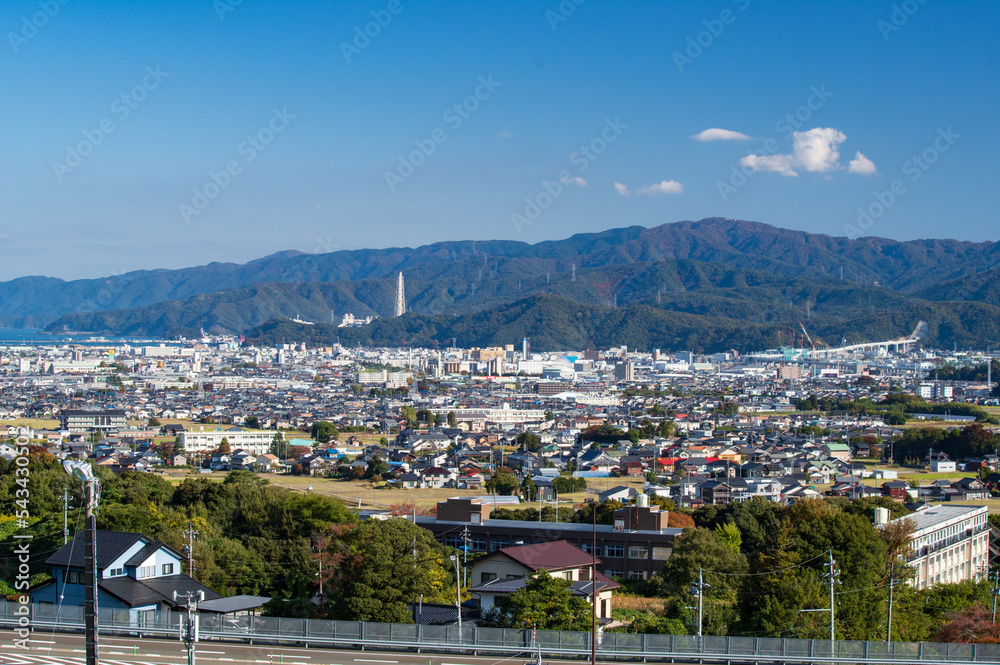 福井県敦賀市の街並み　若狭湾エネルギー研究センターからの眺望