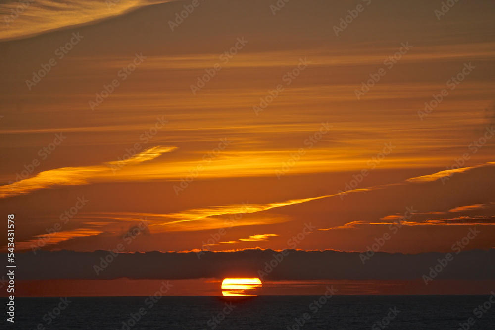 Φωτογραφία Sunset on the Gulf of Alaska, viewed from a cruise ship sailing west from Hoonah to Anchorage