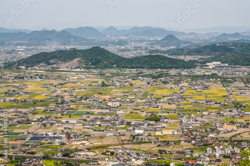 香川 琴平山の山頂から眺めた長閑な街の風景