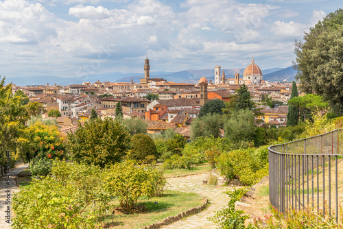 Vue sur Florence, le Palazzo Vecchio et le Duomo depuis le Giardino delle Rose, à Florence, Italie photo