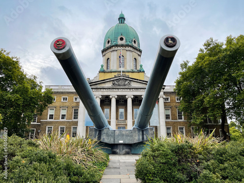 Canvastavla Entrance of Imperial War Museum in London, UK