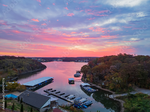 Obraz na płótnie Sunrise high angle view of the beautiful Lake Ozark w salonie