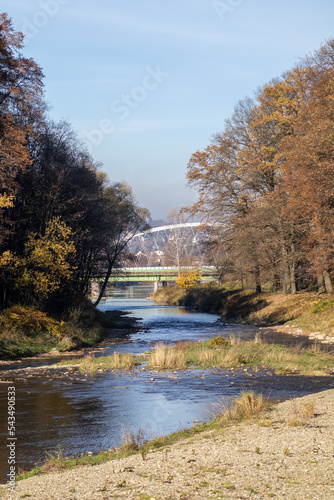 Fototapeta Naklejka Na Ścianę i Meble -  Rzeka Soła z mostem w tle