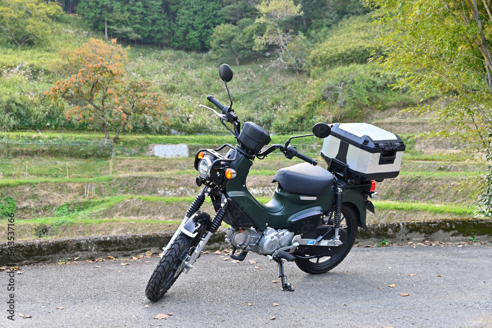 Fototapeta premium バイクのある風景