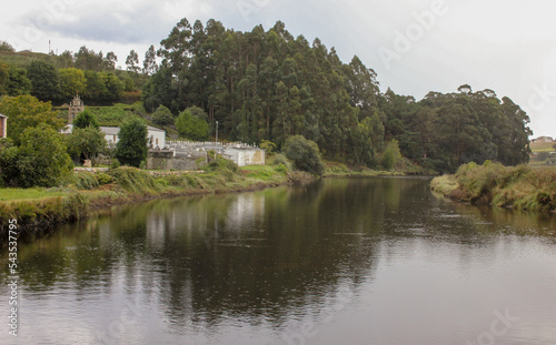 houses in the countryside and close to the river