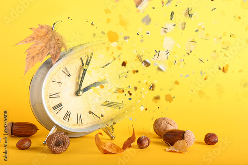 Crumbling alarm clock with ...