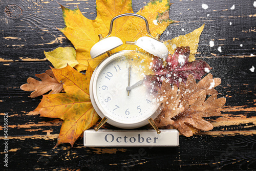 Crumbling alarm clock with ...
