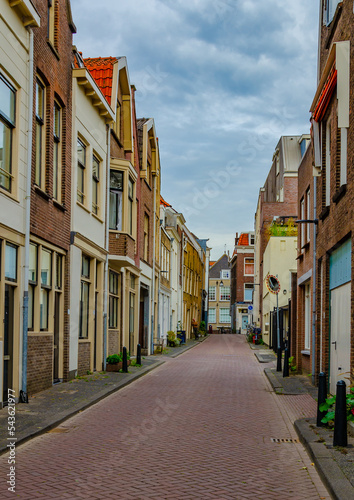 Fototapeta Naklejka Na Ścianę i Meble -  street in the old town Dordrecht, Netherlands 