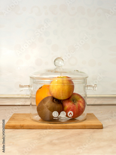 heat-resistant glass pan with fruit on the table