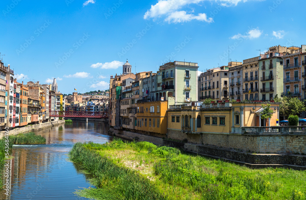 Obraz premium Colorful houses and Eiffel bridge in Girona