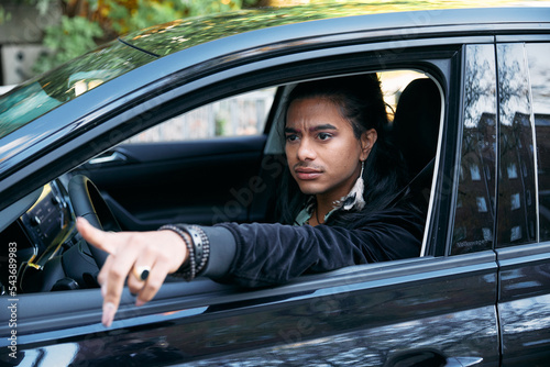 Young person driving a car © Sophia Emmerich