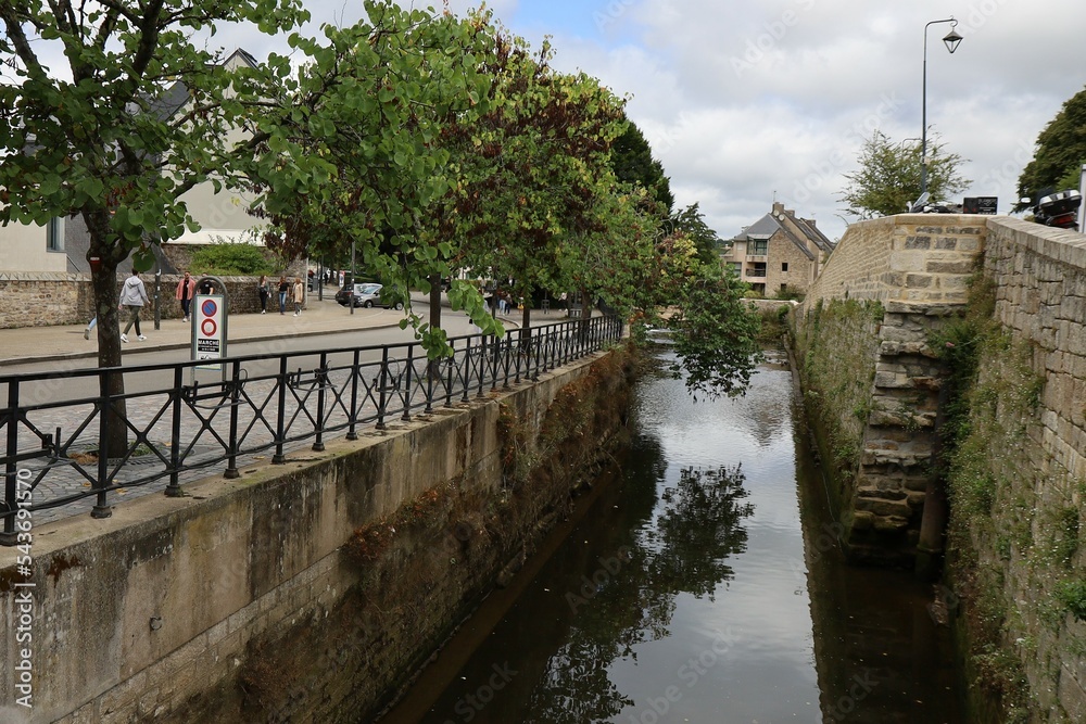La rivière Steir dans la ville, ville de Quimper, département du Finistère, Bretagne, France