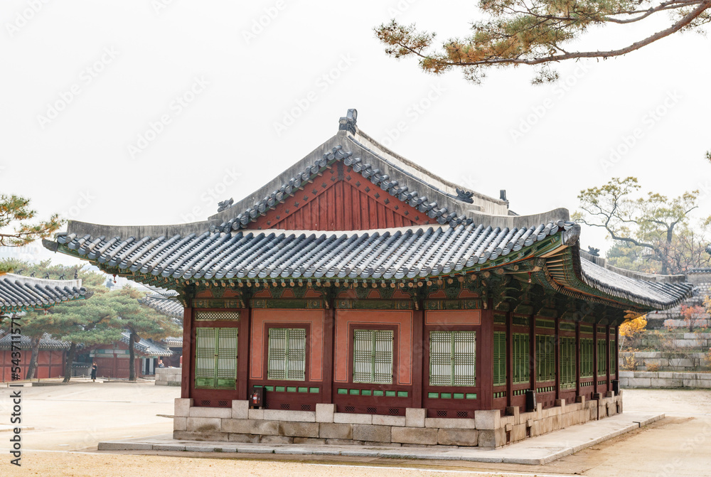 Colorful pavilion at the Changygeonggung palace in Seoul, South Korea, Asia