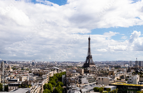 View of the city pof Paris, and its more famous monument, the Eiffel Tower © Rodrigo