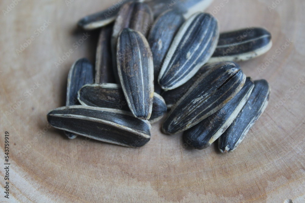 some kuaci on a wooden board