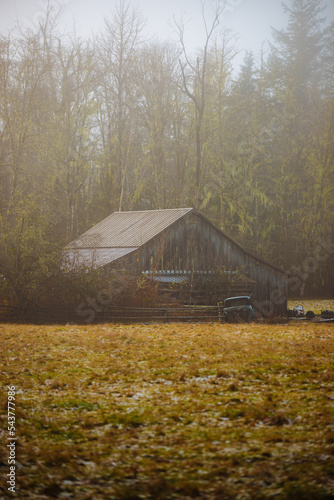 barn in the autumn photo