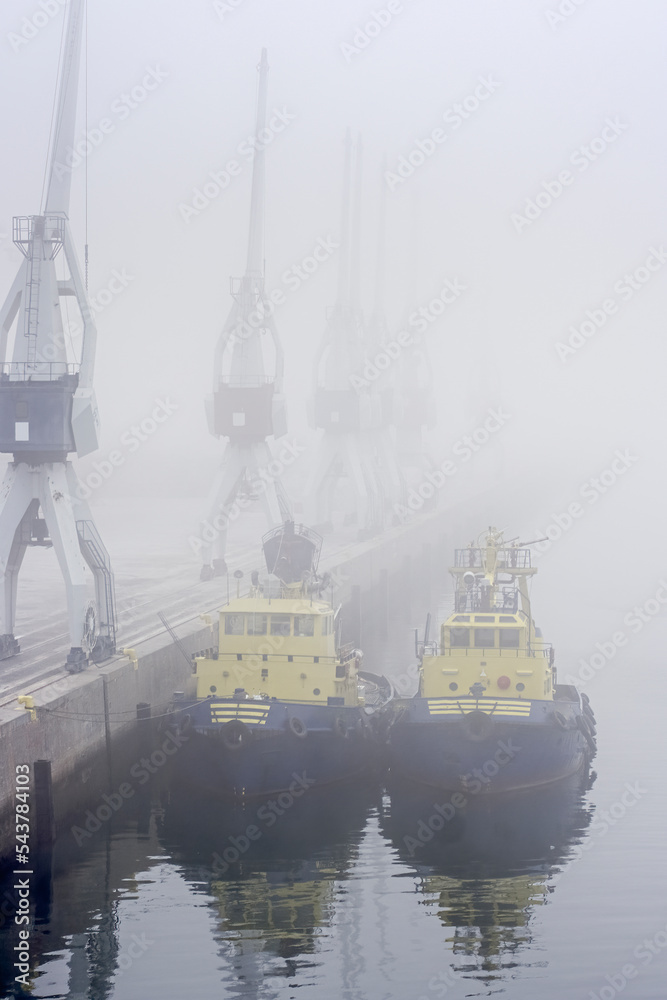 Obraz premium Leixoes harbor tugboats