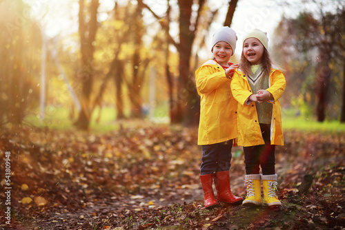 Children walk in the autumn park