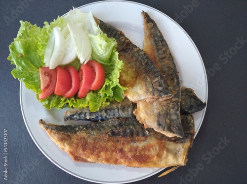 fried grilled bonito salmon fish salad plate