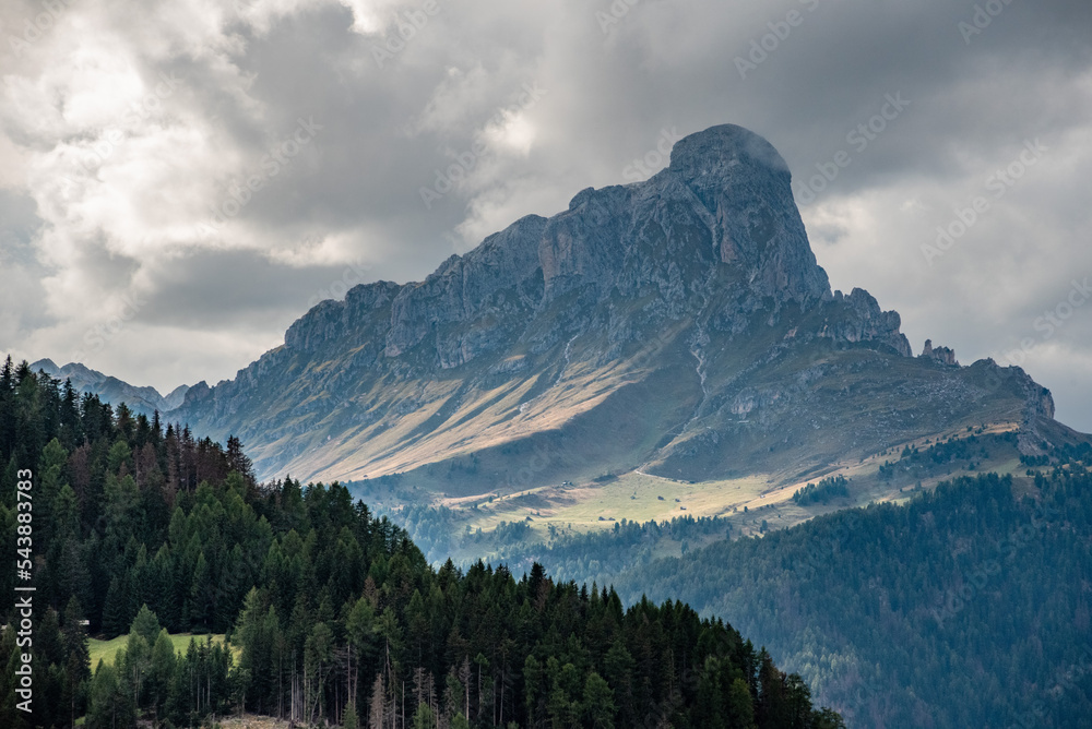 Obraz premium Iconic Peitlerkofel mountain in the Dolomite Alps, South Tirol