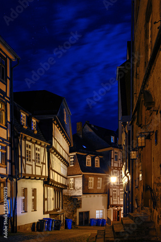Marburg zur blauen Stunde, Lichter Stadt, beleuchtete Häuser