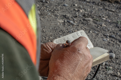 Fotografie Worker taking notes