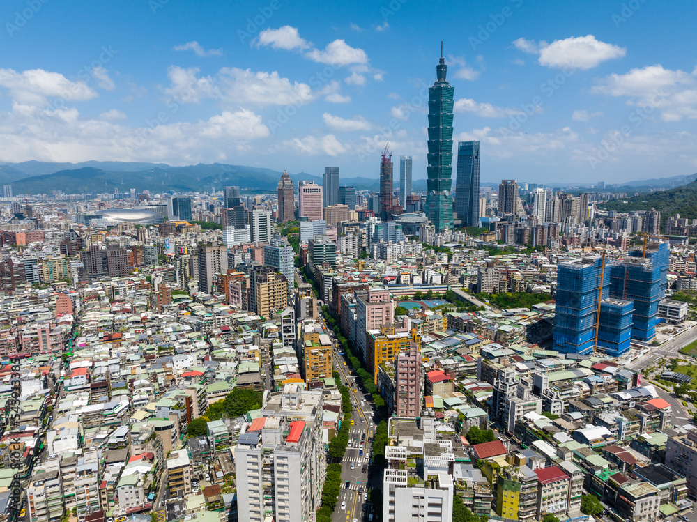 Fototapeta premium Aerial view of Taipei city