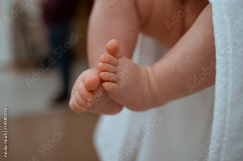 small children's legs close-up in mom's hands © kazakova0684