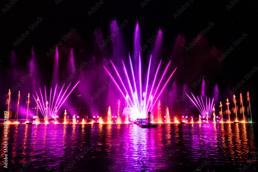 Obraz premium Wasserspiele in Zell am See