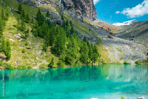 Fototapeta Naklejka Na Ścianę i Meble -  Lac bleu in the beautiful valley Aostatal in summer. 