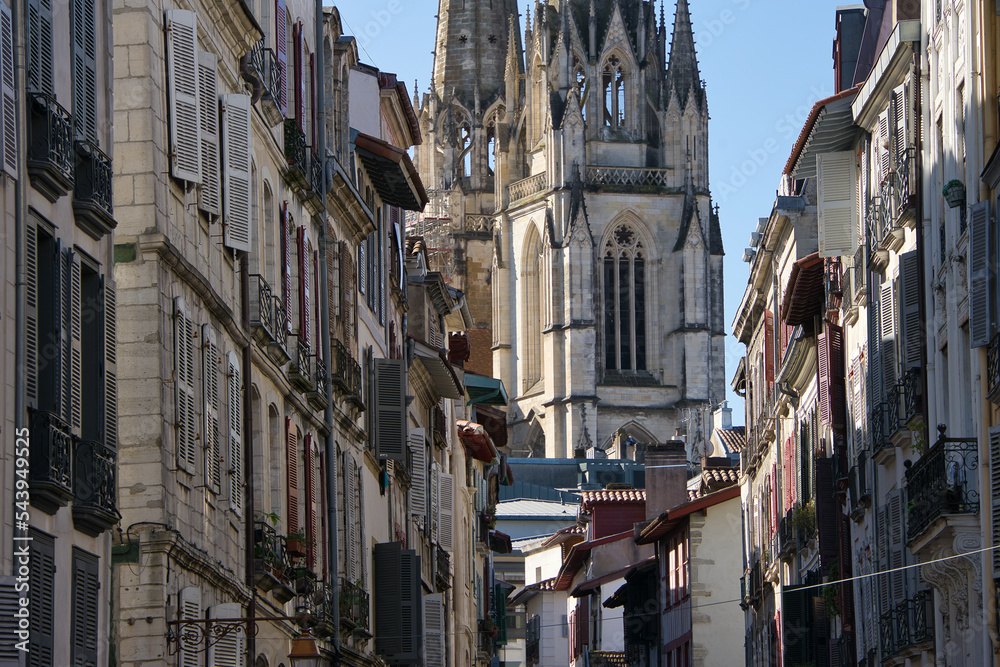 Views of the Sainte-Marie Cathedral of Bayonne during a sunny day.