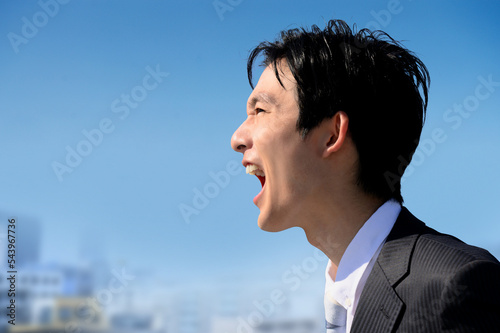 Εκτύπωση καμβά Image of a man in a suit calling and yelling loudly